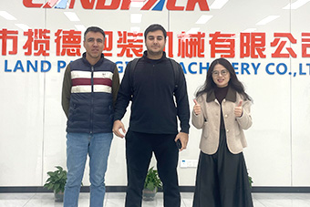 客户到厂合影