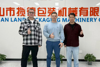 客户到厂合影