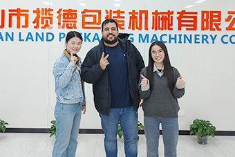 客户到厂合影